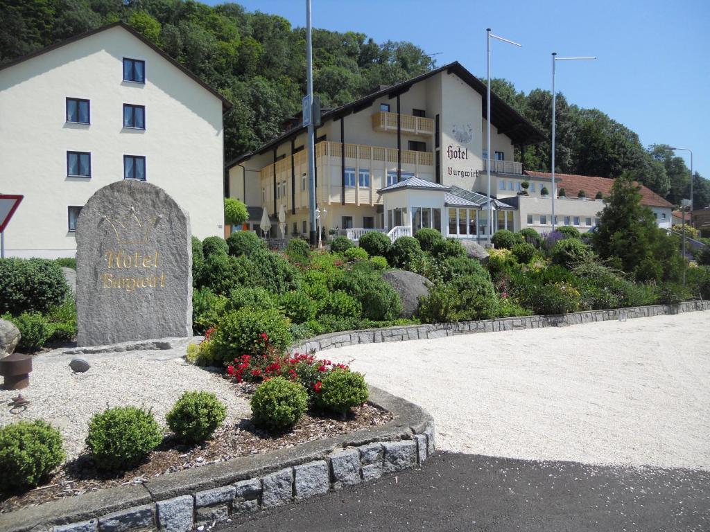 Hotel Burgwirt Deggendorf Exterior photo